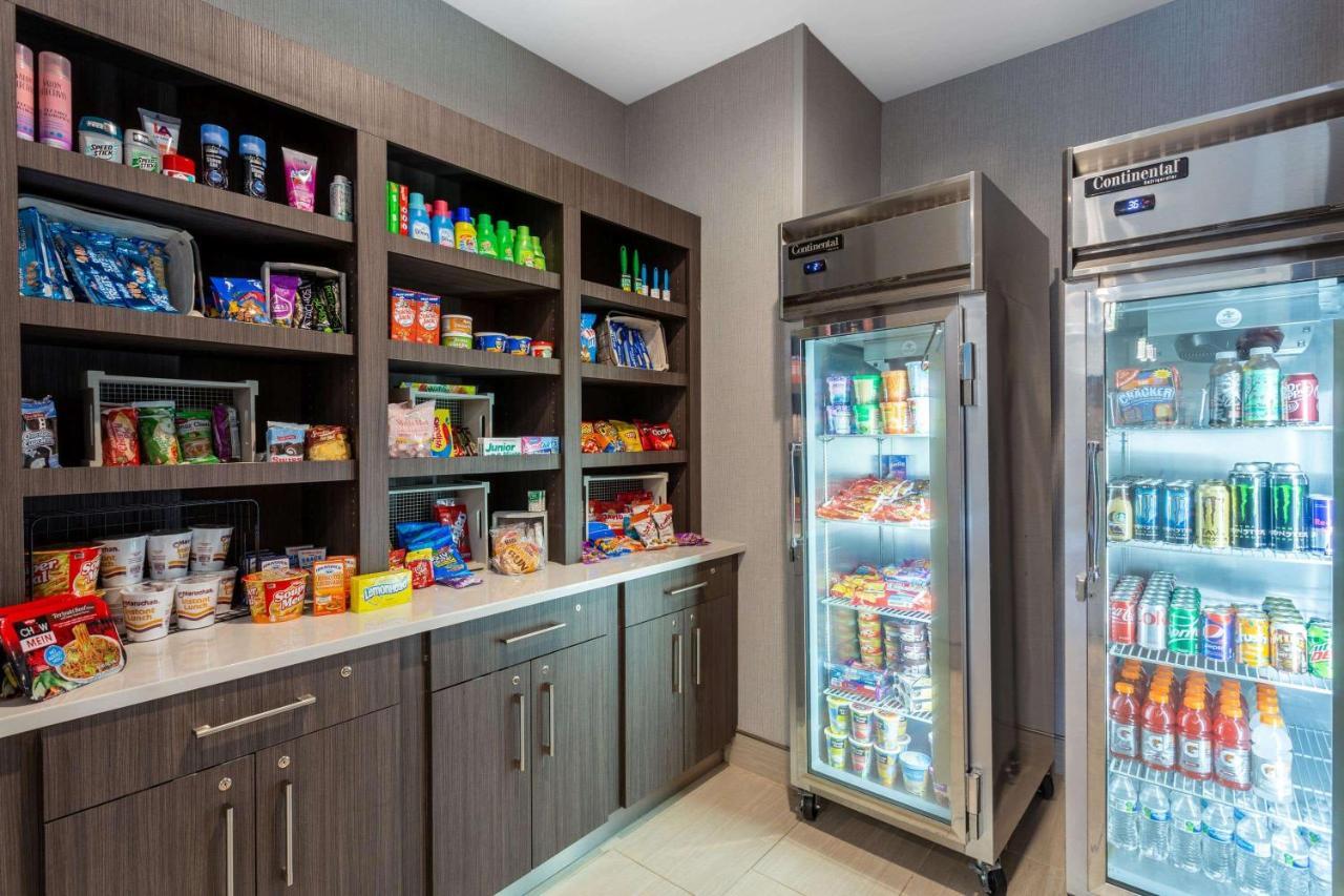 La Quinta Inn & Suites By Wyndham Shorewood Bagian luar foto